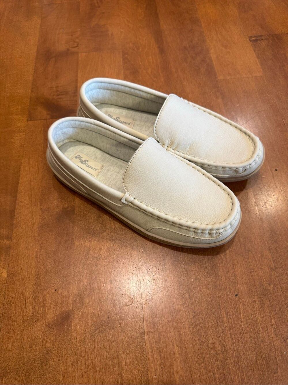 New MyPillow MySlippers women’s moccasin slippers in Beach Beige, size 9